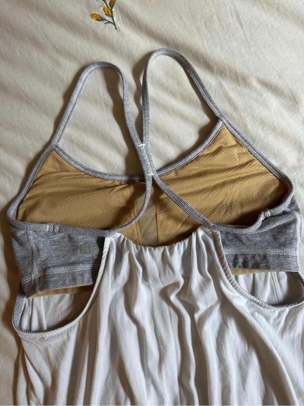 Lululemon - Tank Top in White and Gray size: 8 - Picture 3 of 5